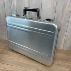 ゼロハリバートン アタッシュケース クリアハンドル アルミ シルバー