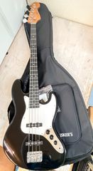 34401】BUSKERSジャズエレキ,Louis LBA-15ベース用アンプ - メルカリ