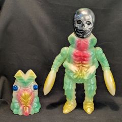 ZOLLMEN WE LOVE ULTRAMAN POP UP STORE 骸骨バルタン(蓄光) - メルカリ
