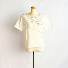 White short-sleeved T-shirt top with embellishments and wooden buttons. VIANTE brand, one size fits all. Cute and stylish women's summer wear.