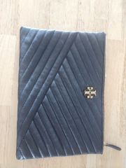 新品　トリーバーチ　クラッチバッグ セカンドバッグ フレミング レザー 新品 トリーバーチ クラッチバッグ セカンドバッグ フレミング レザー