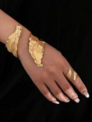 Ladies' Jewelry Set: 1 Set of Exaggerated Textured Asymmetrical Heavy Metal Leaf Bracelet and Ring Jewelry Set, Fashionable and Elegant Accessories for Women