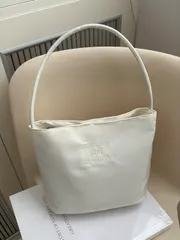 バッグ レディース ショルダーバッグ メッセンジャーバッグ おしゃれな女性用ナイロン ショルダーバッグ バケットバッグ 文字バッグ