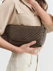 バッグ レディース クラッチバッグ セカンドバッグ 女性ファッション ブラウン 編み込み PUクラッチバッグ、洗練された休暇 シンプル 通勤 軽量 コーディネート