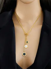 ジュエリー レディース ネックレス ペンダントネックレス 非対称 黒と白のローマ数字 ラウンド ペンダントチェーン タッセル ロブスター式クラスプ ステンレススチールネックレス 1個