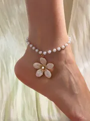 ジュエリー レディース フットジュエリー 1個 ファッショナブルな白い花柄ミニマリストエレガントなパーソナライズされた女性用アンクレット、バカンスやパーティーに適しています