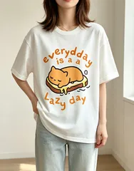 猫 キャット みかん色猫 トースト チーズ 寝転び 英語 Lazy day ゆるキャラ 手描き風 かわいい プリント ホワイト半袖 T シャツ ゆるだぶ オーバーサイズ 綿 100％ 夏トップス レディース メンズ ユニセックス シンプル カジュアル