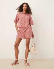 エイソス レディース ボトムス ハーフパンツ・ショーツ ショートパンツ ASOS DESIGN geo eyelet relaxed shorts in rose part of a set Rose