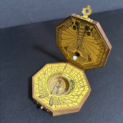 オクタゴン携帯用日時計　古代日時計　ギレルモの世界 オクタゴン携帯用日時計 古代日時計 ギレルモの世界 | Mercari