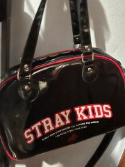 STRAY KIDS スキズ エナメル ボストンバッグ ヒョンジン - メルカリ