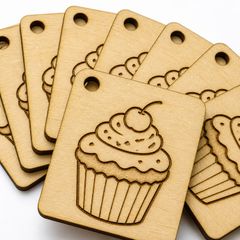 カップケーキ 木製ギフトタグ 1個 ラッピングタグ ウッドタグ プチギフト ハンドメイド 未塗装