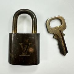 LOUIS VUITTON  ルイ・ヴィトン　LV  カデナ　鍵　308番　ゴールド