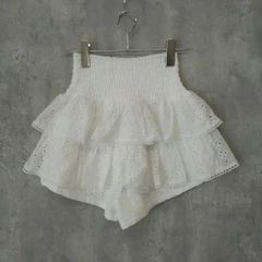 タグ付き Darich ダーリッチ シャーリングコットンミニスカート サイズF ホワイト系 ラ・ヴェリタ古着 260820-1023 レディース 春夏 2段フリル インナーショートパンツ付き ウエスト総ゴム 花柄 ハイウエスト 凸凹感 軽やか 繊細