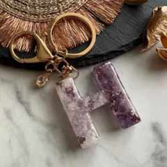 宝石☆purple レジンイニシャルキーホルダー　H