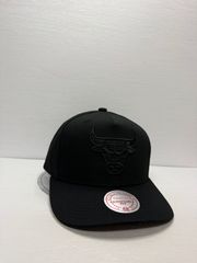 ミッチェルアンドネス シカゴブルズ PRO CROWN スナップバックキャップ ブラックカラー