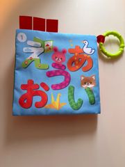 ほぼ未使用 カシャカシャ布絵本 あいうえお 知育玩具 ベビー 赤ちゃん