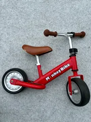 【中古品】「モンキーバイク（MonkeyBike）」赤い幼児用バランスバイク（足けり自転車）