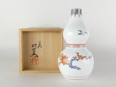 【本物保証】十四代 酒井田柿右衛門(人間国宝) 錦梅鳥文一輪生 共箱 未使用品 人間国宝 十四代 酒井田柿右衛門「錦 梅鳥文 一輪生」共箱 約15.5cm