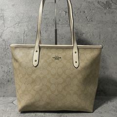 COACH シグネチャー トートバッグ ベージュ PVCレザー F79609 - メルカリ