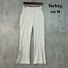 forksy. フォルクシー M センターシームスリットフレアパンツ センタースリット イージーパンツ フレアパンツ センタープレス スラックス 綺麗め イージー ボトムス オフホワイト 29998A234 ★ ■◇