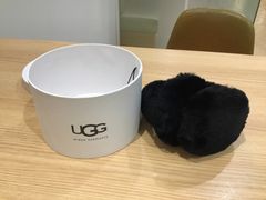 KM268248793 UGG イヤーマフラー　ブラック