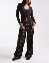コルージョン レディース ボトムス デニムパンツ フラワー柄 プリント ジーンズ フラワー COLLUSION antifit jeans in floral camo print CAMO