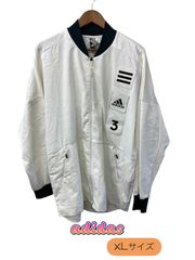3020982　adidas　Athletics Varsity Jacket　ホワイト　XLサイズ　コーチジャケット　スタジャン　３本ライン　ブランドロゴ　3　ワッペン　秋　冬