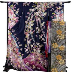 【美品】袋帯　相良刺繍　華文　シルバー地　お太鼓柄 袋帯 名品 華文 草花 相良刺繍 箔 銀色 お太鼓柄 正絹 【中古】 - メルカリ