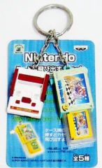 レア 任天堂 ツインキーホルダー スーパーマリオ 飛び出すカセット