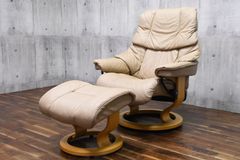 FIC14 エコーネス EKORNES Reno ストレスレスチェア レノ Mサイズ オットマンセット レザー/本革 パーソナルチェア 北欧モダン ノルウェー リクライニングチェア リクライニングソファ