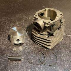チャンプ シリンダー ヘッド インマニ ピストン 54V - メルカリ