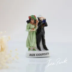 競馬観戦のカップルのフェーブ　フェーヴ　フランス製　ミニチュア　陶器　雑貨