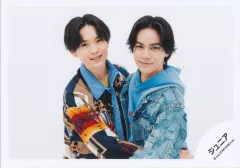 【中古】生写真(STARTO) ジュニア/角紳太郎・渡邉大我/横型・上半身/「関西ジュニア コンサート 2025 Are You Ready? ～今年の夏も盛り上がれるんですかい？～」グッズオフショット/公式生写真