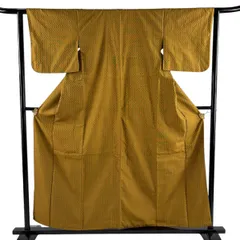 紬 身丈156.5cm 裄丈62cm S 袷 格子 縞 山吹茶色 正絹 名品 【中古】