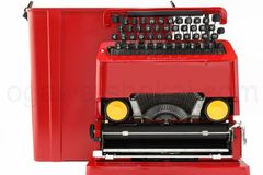 フェラーリ純正色で再塗装されたolivetti valentine 中古タイプライター