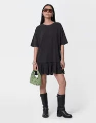 ノイジーメイ レディース トップス ワンピース Tシャツ Noisy May dropped hem tshirt dress with seam detailing in washed Black