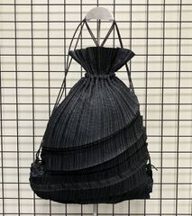 PLEATS PLEASE ISSEY MIYAKE プリーツプリーズイッセイミヤケ リュック ブラック 巾着 モード