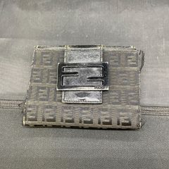 Fendi   フェンディ  ズッカ 財布 B26091327