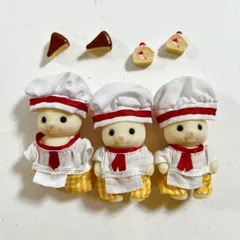 ★ エポック社 シルバニアファミリー 人形 森のキッチン 赤ちゃん シェフ 3点 まとめ商品 ロールケーキ チョコケーキ スイーツ 小物 現状品