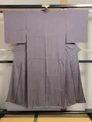 1060B【アンティーク着物】女性用 色無地 紗綾形地紋 正絹？落ち着いた赤紫系 一つ紋なし 裄62 身丈142.5 リメイク素材にも？？