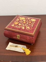 【未使用・極美品】イタリア製 象嵌 オルゴール 宝石箱 魅惑のワルツ 鍵 保証書 安い宝石箱 オルゴール イタリアの通販商品を比較 | ショッピング情報