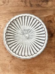 鹿児島睦さん 輪花楕円の小皿② - メルカリ