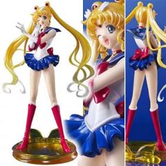Figure FiguartsZERO Sailor Moon "Pretty Guardian Sailor Moon Crystal" [Ships within 2 weeks]