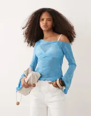 エイソス レディース トップス シャツ アシンメトリー フラワー柄 フラワー ASOS DESIGN flocked floral asymmetrical angel sleeve top Blue