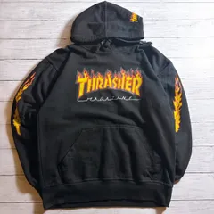 【希少デザイン】THRASHER HOODIE スラッシャー ブラック 黒 フレイムロゴ MAGAZINE ロゴプリント 袖プリント プルオーバーパーカー 古着 #T26014