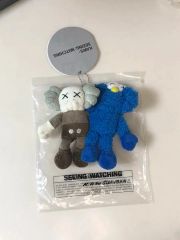 KAWS SEEING/WATCHING ぬいぐるみ大2つセット - メルカリ
