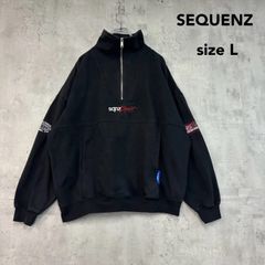 SEQUENZ シークエンズ 90s SPORTS HALF ZIP SWEAT L ブラック 黒 ハーフジップ スウェット トレーナー オーバーサイズ ロゴ刺繍 ワッペン スポーティー ストリート 古着風 トップス メンズ 服 ★ ◇■ ◆■