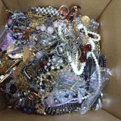 遺品整理 生前整理 ブローチまとめ売り - メルカリ