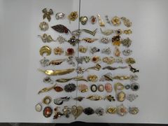 遺品整理 生前整理 ブローチまとめ売り - メルカリ