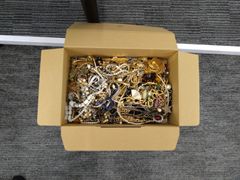 遺品整理 生前整理 イミテーションアクセサリーまとめ売り - メルカリ